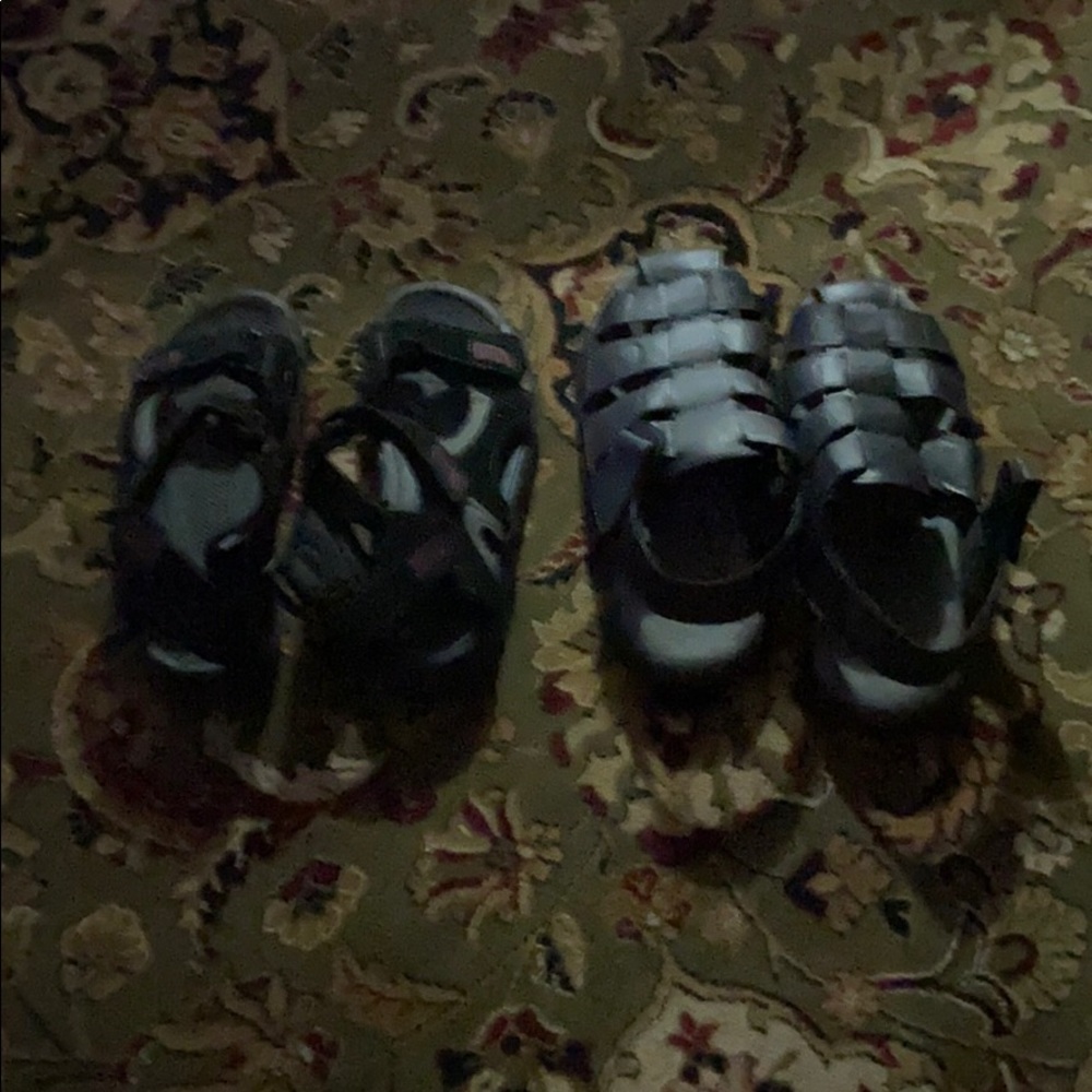 2 pairs of men’s sandals.